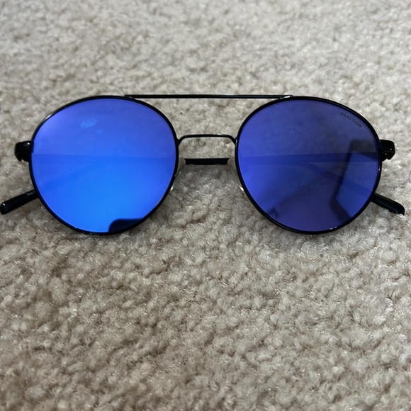Kenneth Cole Reaction Round Sunglasses - Picture 2 of 4